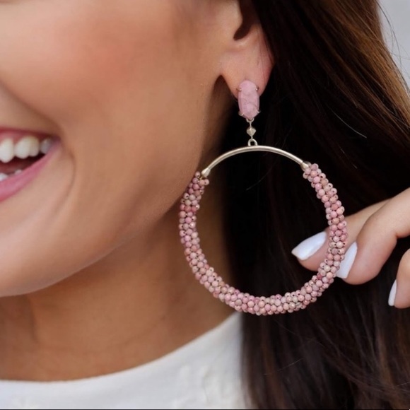 ɴᴡᴛ ᴋᴇɴᴅʀᴀ sᴄᴏᴛᴛ ʀᴜssᴇʟ ʜᴏᴏᴘ ᴇᴀʀʀɪɴɢs ɪɴ ᴘɪɴᴋ 🌸 - Picture 5 of 6